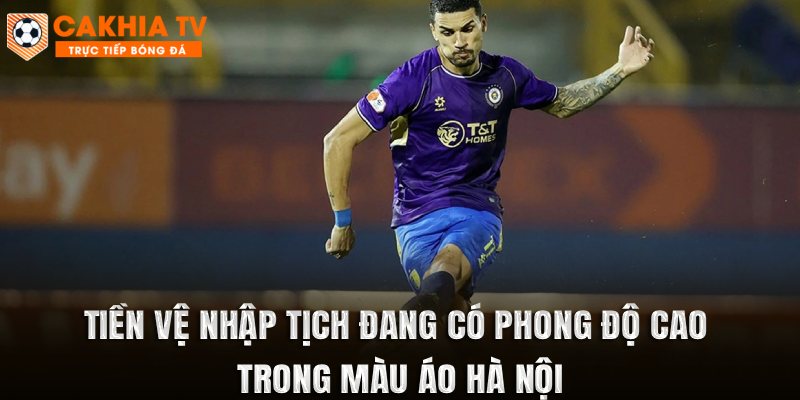 Tiền vệ nhập tịch đang có phong độ cao trong màu áo Hà Nội